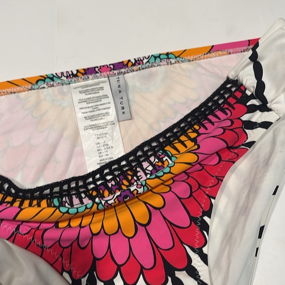 🎉 Trina Turk sz 12 NWOT boho retro eyelet crochet Colorful Patterned Bik… - Picture 2 of 3